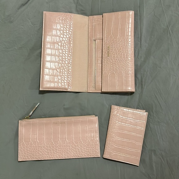 Ted Baker Passport Holder and Travel Wallet - Picture 6 of 7